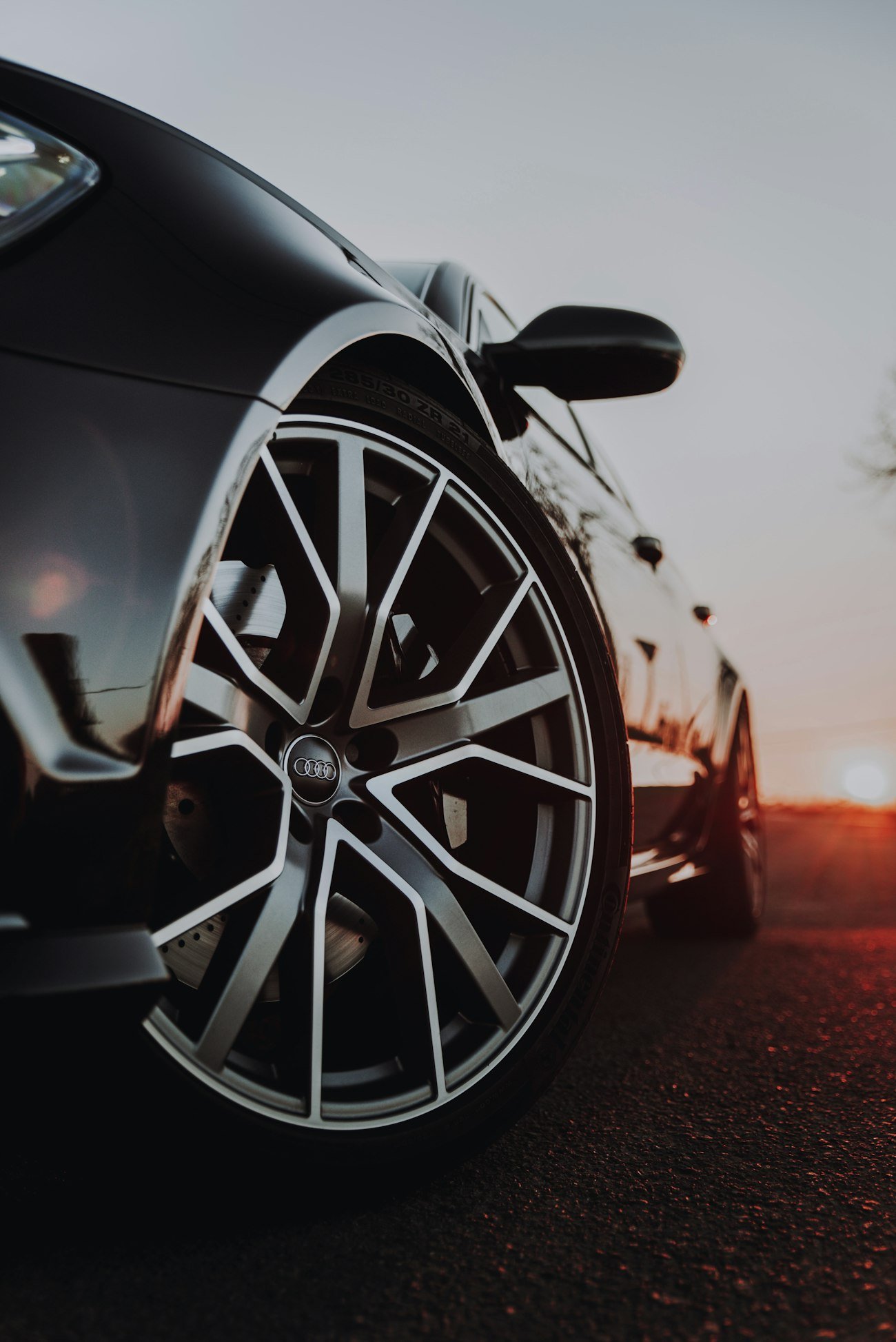 Detailed multi-spoke alloy wheel